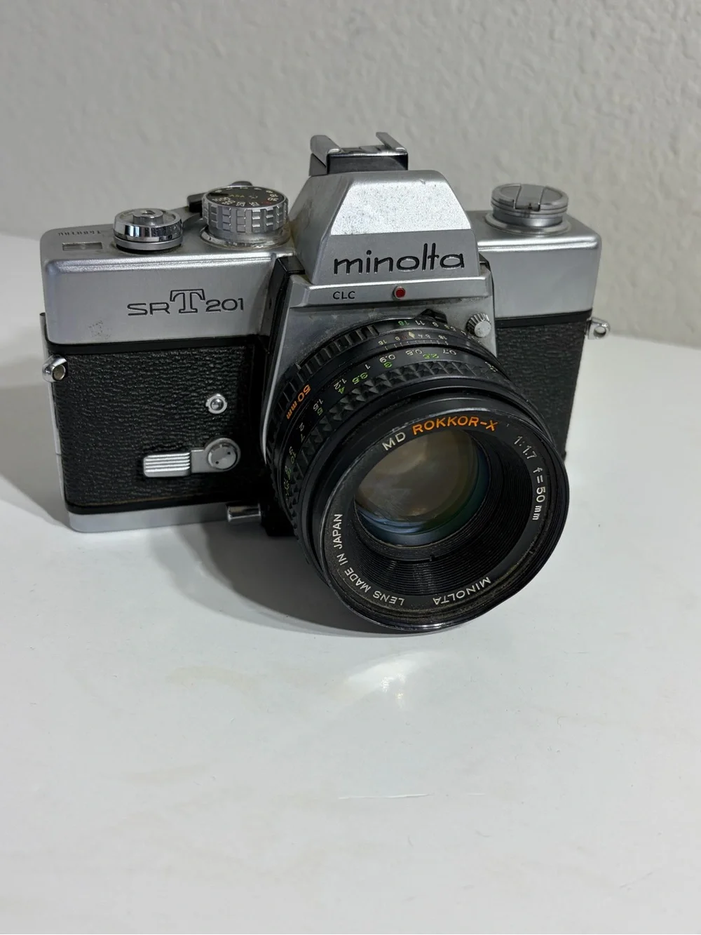 Vintage Minolta SR-T 201 35mm Film Camera with MD Rokkor-X 50mm Lens